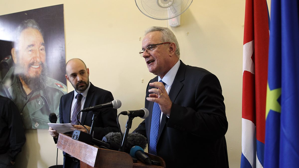 Neven Mimica, comisario de Cooperación Internacional de la UE, visita Cuba. (Foto Prensa Libre: EFE)