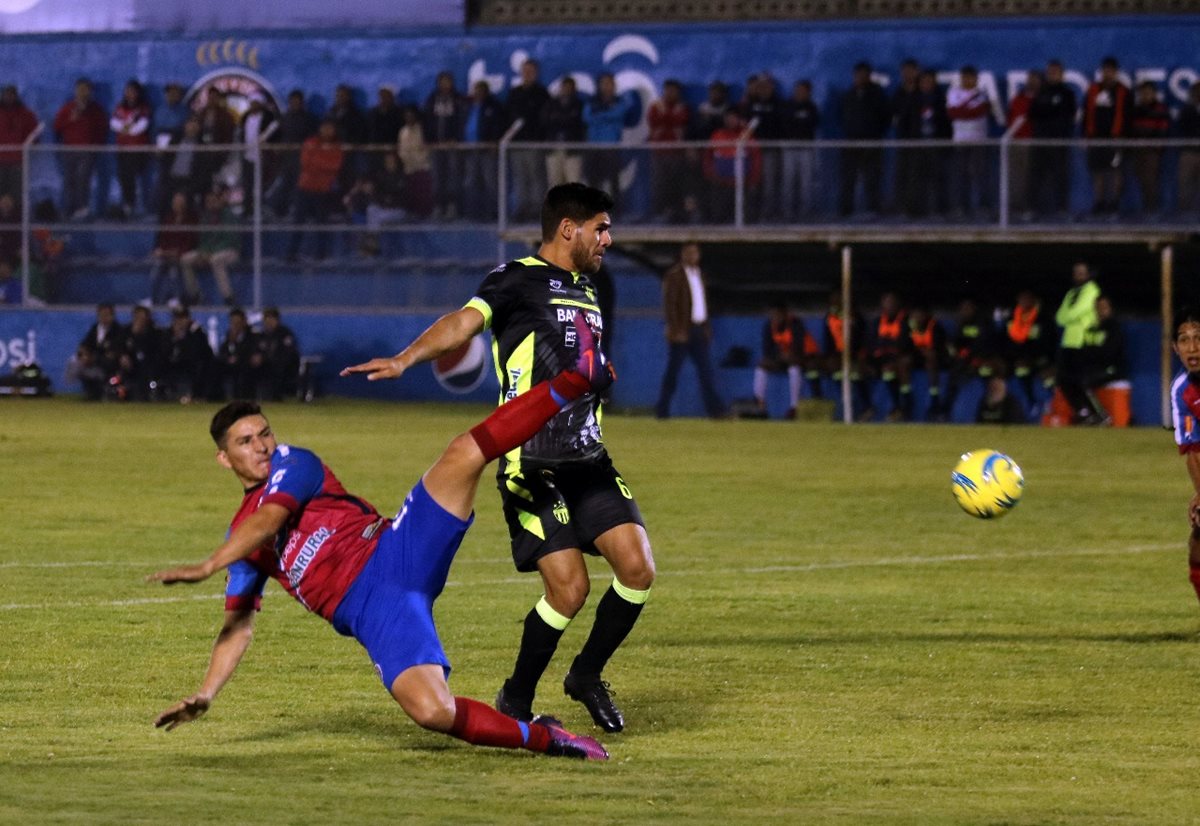 Xelajú MC tuvo el control la mayor parte del tiempo. (Foto Prensa Libre: Carlos Ventura)