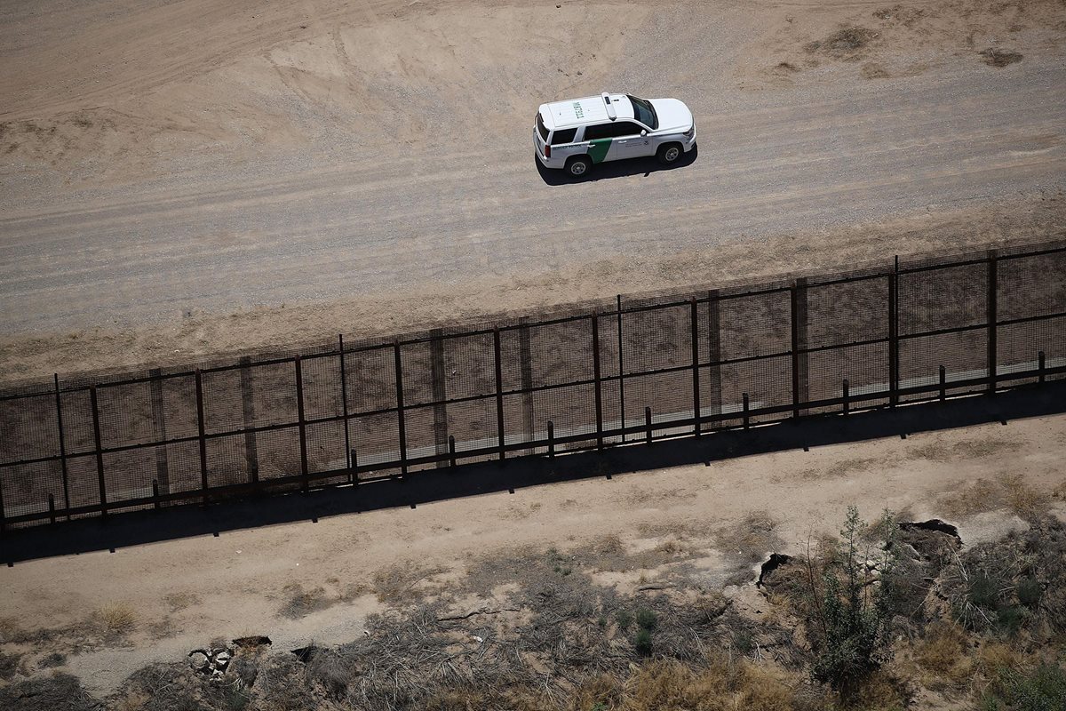 El presidente estadounidense Donald Trump reiteró este jueves que utilizaría a los militares para enfrentar esta "emergencia nacional". (Foto Prensa Libre: Hemeroteca PL)