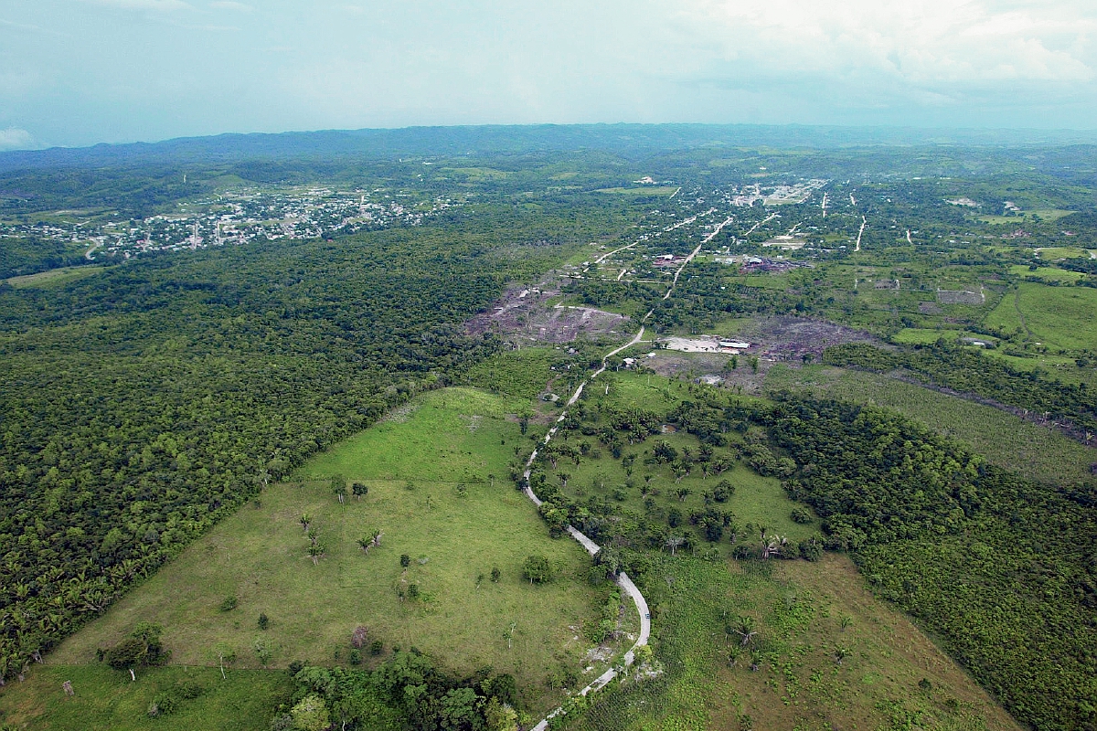 Fotografía aérea de la zona de adyacencia entre Belice y Guatemala. (Foto Prensa Libre: Hemeroteca)