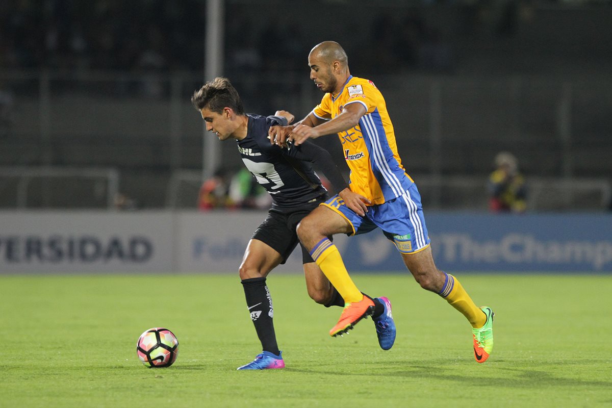 Los Tigres derrotaron 3-0 a los Pumas como visitante en el juego de vuelta de las semifinales de la Liga de Campeones de la Concacaf. (Foto Prensa Libre: EFE)