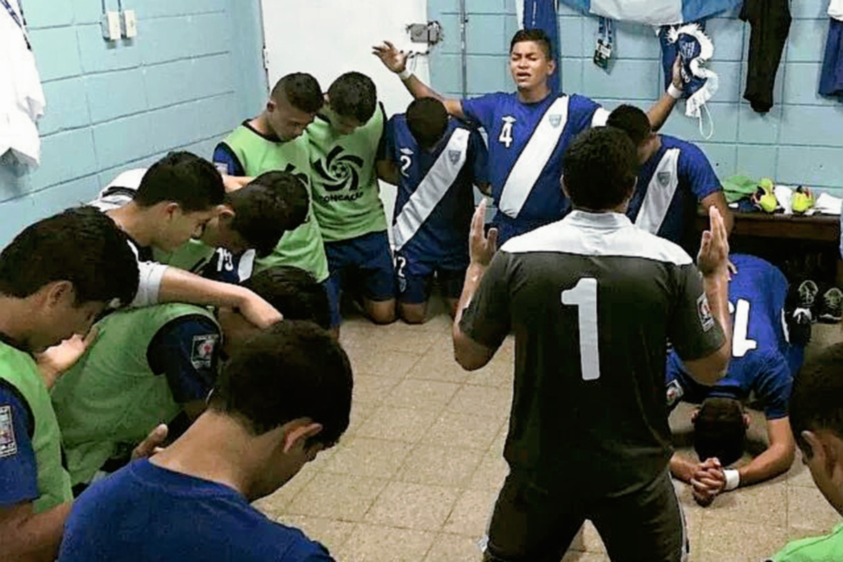 La Selección Nacional Sub 17 en el camerino al finalizar el duelo ante Trinidad y Tobago. (Foto Prensa Libre: Cortesía Iván Castillo)