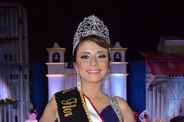 Kelly Azucena de los Ángeles Recinos Sosa fue electa Flor de la Feria, en la cabecera departamental de Zacapa, en honor de la Virgen de Concepción.  (Foto Prensa Libre: Víctor Gómez)