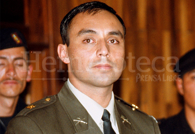 Byron Lima con uniforme militar en 2001, durante el proceso en su contra por la muerte de monseñor Gerardi. (Foto: Hemeroteca PL)