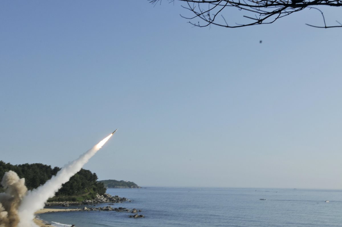 EE. UU. y Corea del Sur apresuraron sus pruebas balísticas por amenazas de Corea del Norte. (Foto Prensa Libre: EFE)
