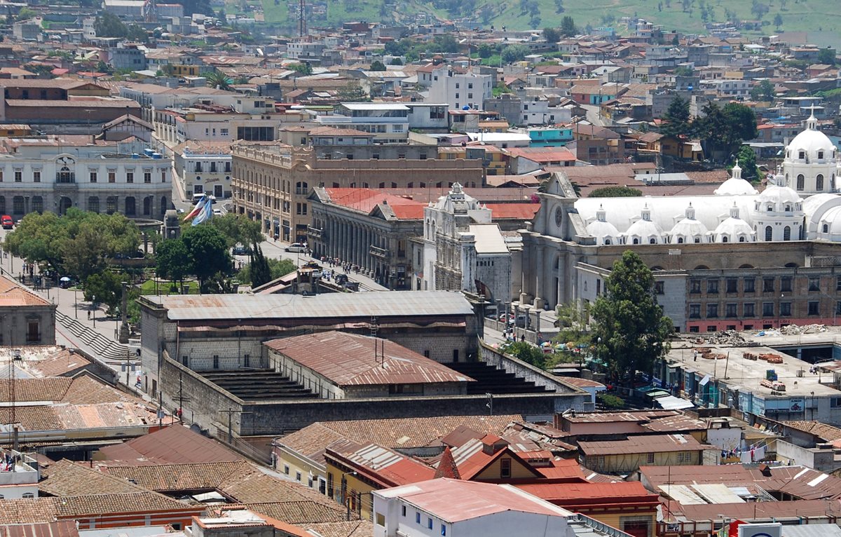 Vista aérea de Xela, donde vecinos reportaron que fue sensible un sismo de 5.7 grados con epicentro a 109 ok de San Marcos. (Foto Prensa Libre: Carlos Ventura)