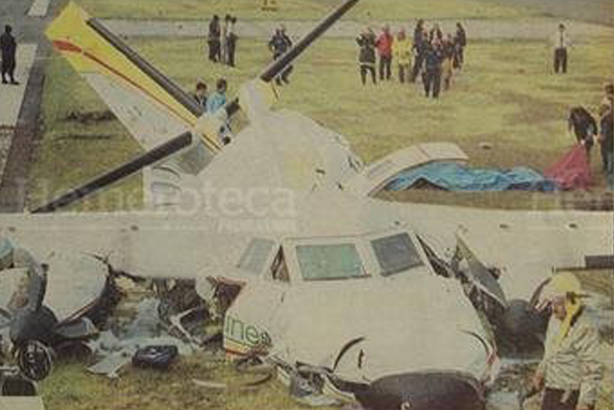 El accidente aéreo en el Aeropuerto La Aurora, el 18/9/2001, dejó ocho muertos. (Foto: Hemeroteca PL)