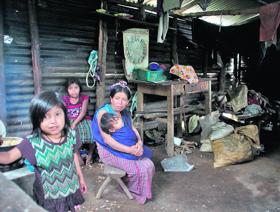 El proyecto de presupuesto 2017 evidencia que las áreas pobres no serán prioridad para inversión. (Foto Prensa Libre: HemerotecaPL)