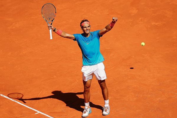 Rafael Nadal festeja luego de ganar el juego frente al Berdych en el abierto de Madrid. (Foto Prensa Libre: AP)