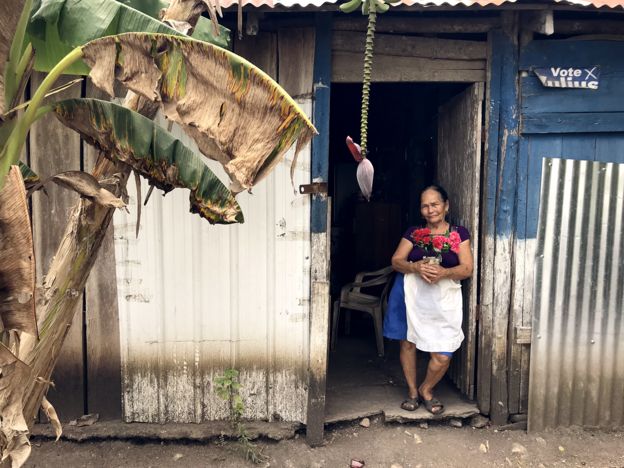 Para Teresa, una mujer salvadoreña que llegó en los 80, "al principio fue difícil rehacer la vida en ese trozo de selva".