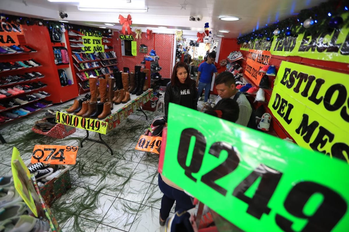 Temporada comercial se incrementó este fin de semana. (Foto Prensa Libre: Carlos Hernández)