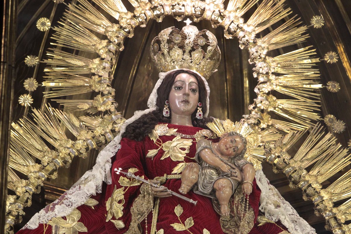 Imagen de la Virgen del Rosario, que se venera en el templo de Santo Domingo de la Nueva Guatemala de la Asunción, desde 1808. (Foto Prensa Libre: Edwin Castro)