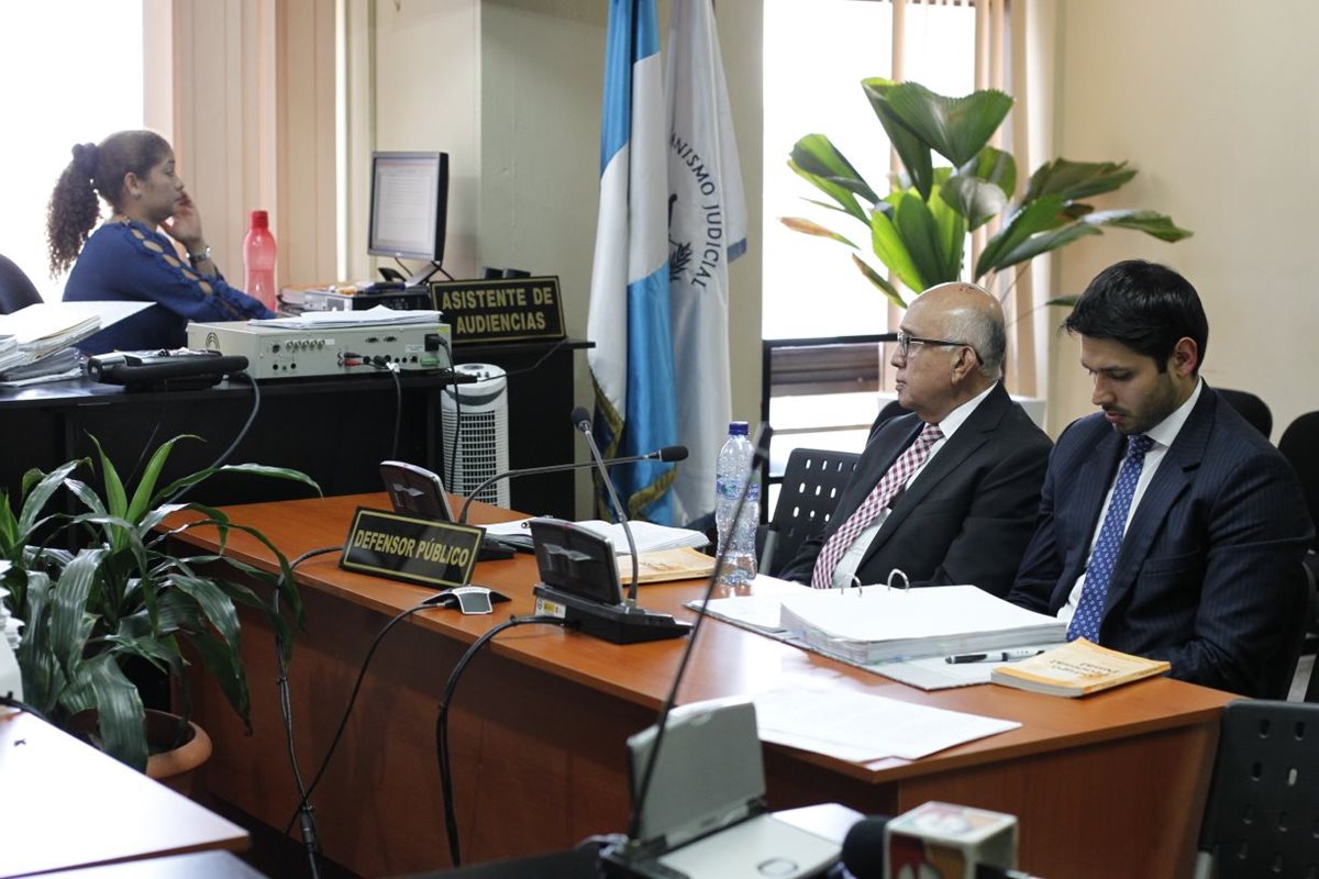 Exmagistrado Mendizábal Mazariegos durante su audiencia de primera declaración. (Foto Prensa Libre: Paulo Raquec)