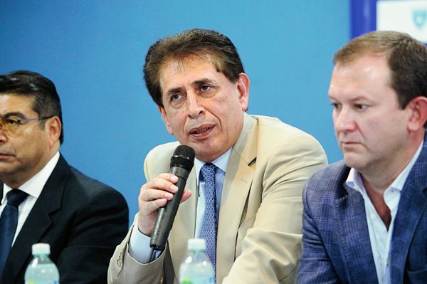 Brayan Jiménez, presidente de la Federación Nacional de Futbol de Guatemala, en conferencia de prensa del miércoles 10 de junio de 2015, donde indicó que tenía sospechas de que el partido podría amañarse (Foto Prensa Libre: Edwin Fajardo)