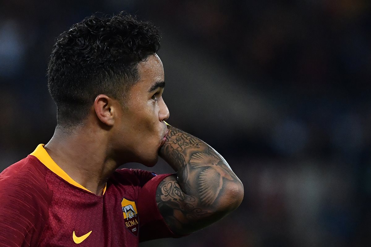 Justin Kluivert anotó el cuarto gol para la Roma. (Foto Prensa Libre: AFP)