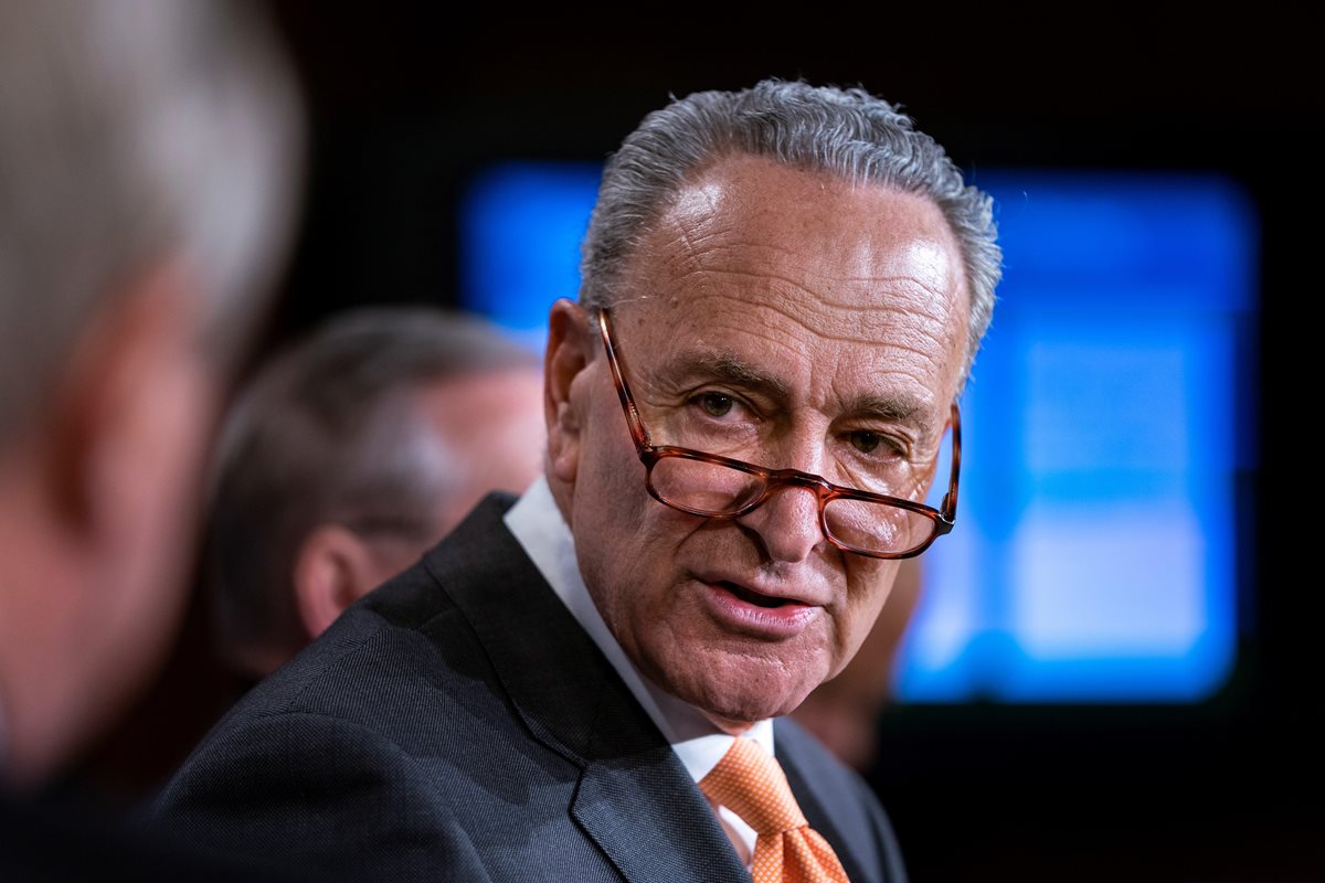 Chuck Schumer, ofrece una conferencia de prensa en el Capitolio, Washington D.C., Estados Unidos.(EFE).