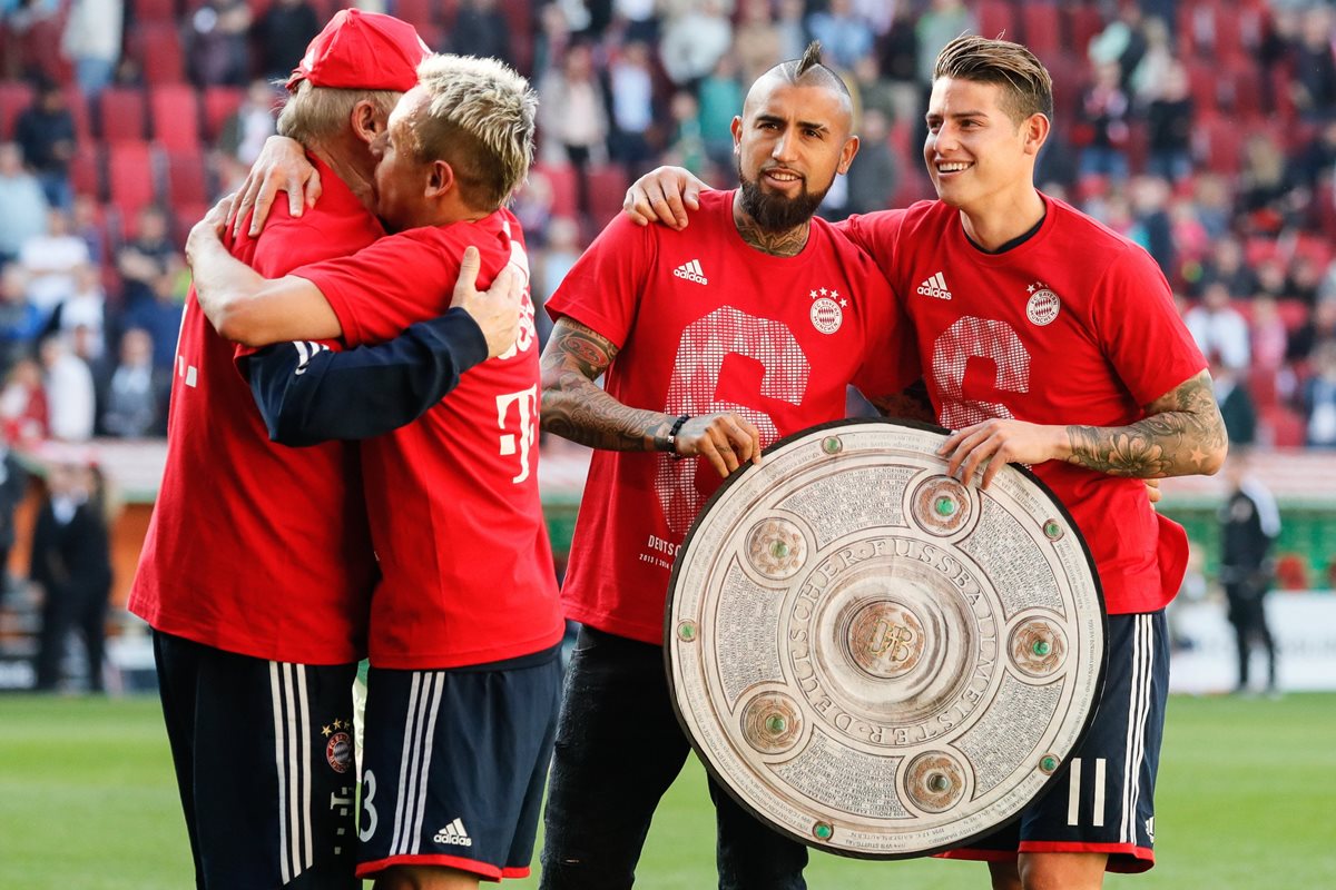 James Rodríguez y Arturo Vidal sigue cosechando éxitos con los equipos en los que han militado. (Foto Prensa Libre: EFE)