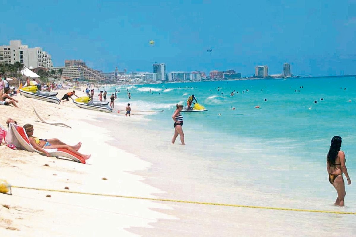 LAS PLAYAS, como esta en las afueras de la ciudad de La Habana, son uno de los principales destinos que ofrece Cuba a los extranjeros.