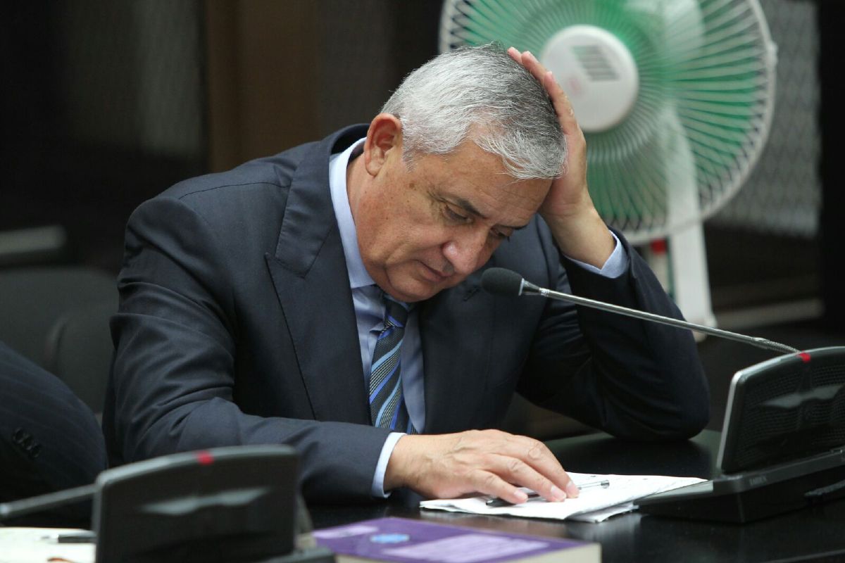 La Fiscalía General de El Salvador confirmó que se abrió una investigación en contra de Otto Pérez Molina y Roxana Baldetti por lavado de dinero. (Foto Prensa Libre: Hemeroteca PL)