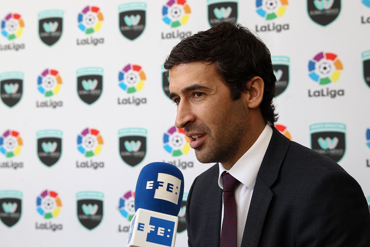 Raúl González Blanco, excapitán del Real Madrid, elogió hoy la ambición y las ganas de mejorar del portugués Cristiano Ronaldo. (Foto Prensa Libre: EFE)