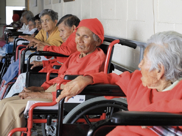 Los Misioneros de la Caridad albergan a 13 personas de la tercera edad que no tienen familia ni vivienda, en la zona 19.