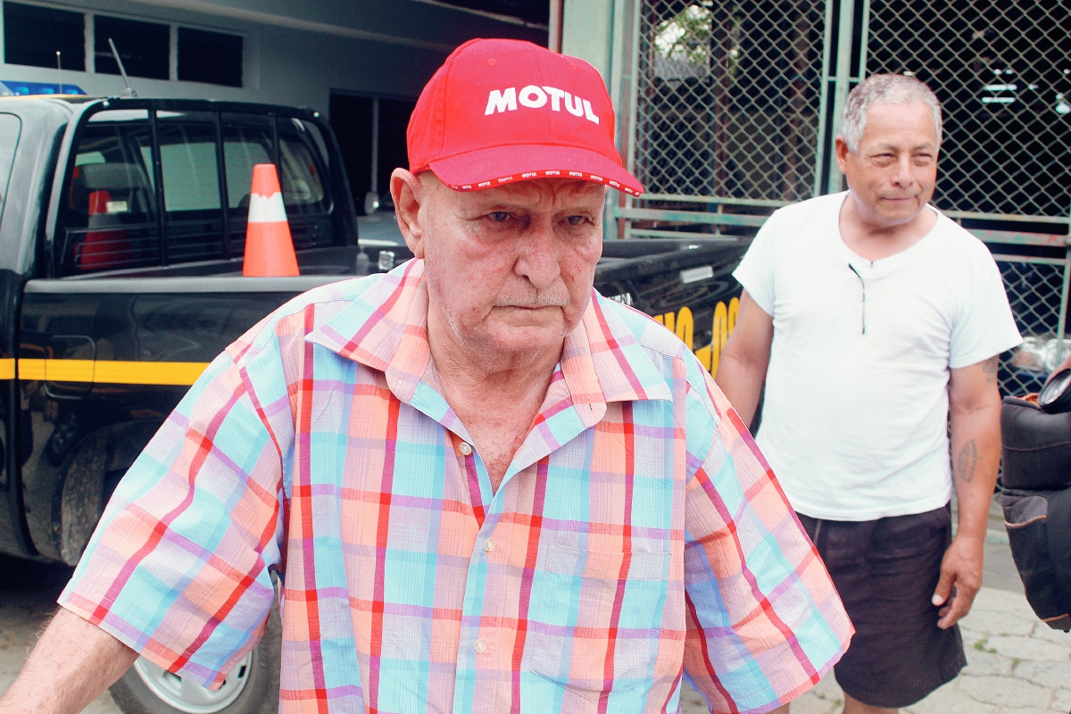 Max Eduardo Cordón Orellana fue absuelto por supuestamente sostener relaciones sexuales con una menor de edad en Chiquimula. Fue capturado al verlo salir de un autohotel con la víctima. (Foto Prensa Libre: Hemeroteca)