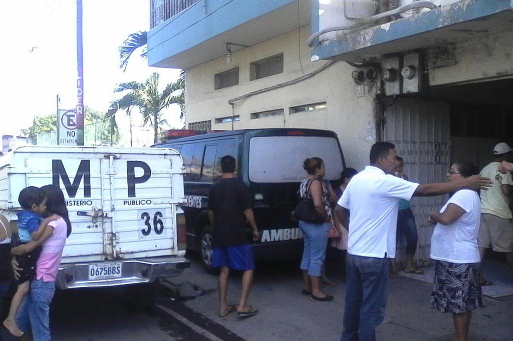 Fachada del hospital del IGSS de Puerto San José, donde murió Manuel Izaguirre. (Foto Prensa Libre: Enrique Paredes)