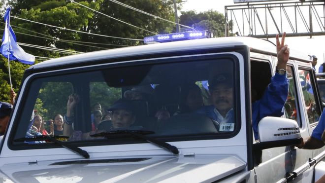 El presidente Daniel Ortega y su esposa, la vicepresidenta Rosario Murillo, tomaron parte en "El Repliegue", para conmemorar la caída de Somoza en 1979. (Getty Images)