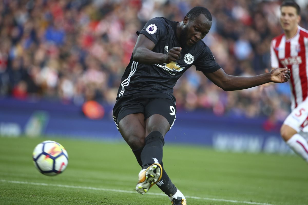 Lukaku llegó al United en julio pasado y ya suma cuatro dianas con los "red devils". (Foto Prensa Libre: AFP)