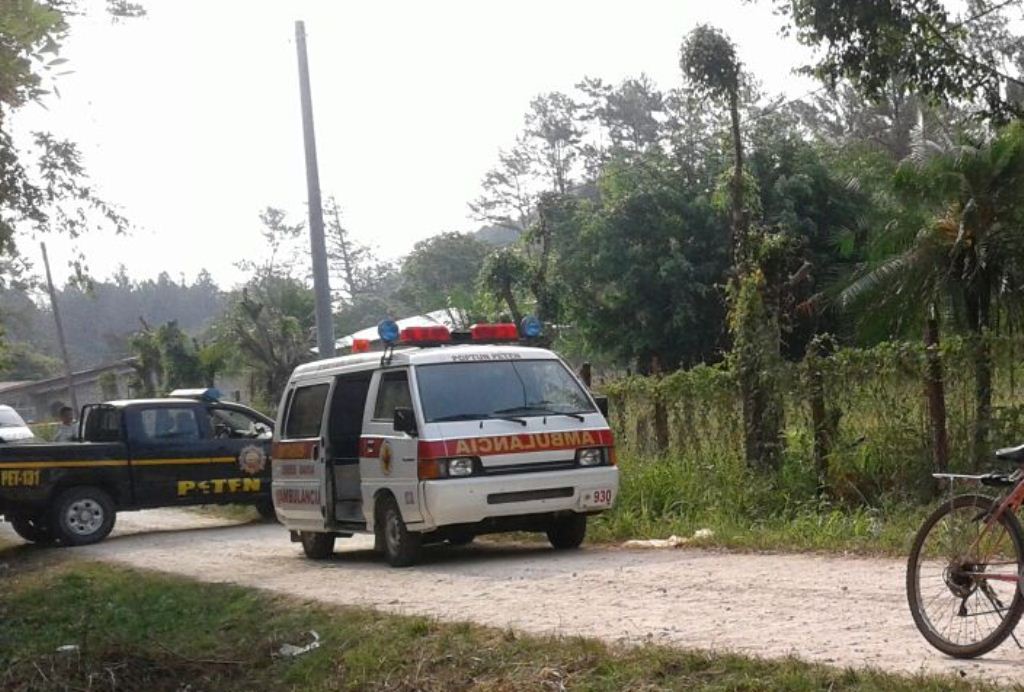 Lugar donde fue localizado el cadáver de Adán López, en Poptún, Petén. (Foto Prensa Libre: Walfredo Obando).