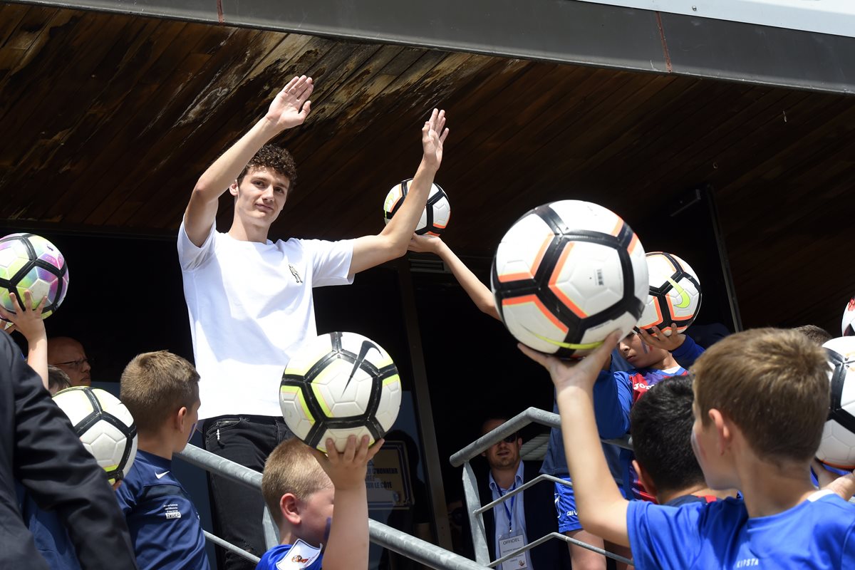 Benjamin Pavard fue uno de los hombres clave en el armado de Didier Deschamps para ganar la Copa del Mundo Rusia 2018. (Foto Prensa Libre: AFP)