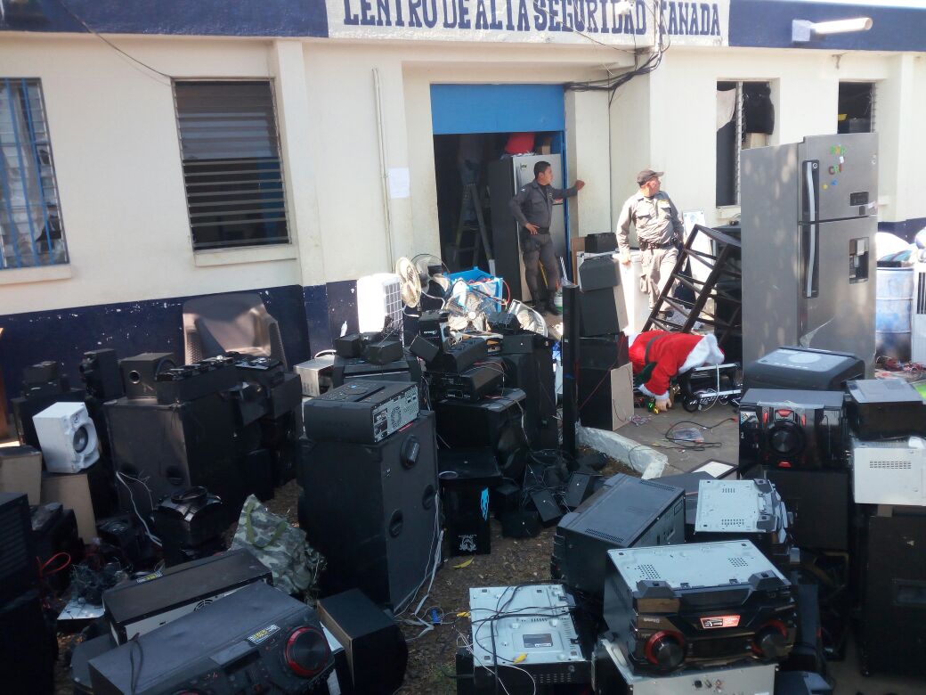 Decenas de electrodomésticos fueron encontrados en la cárcel de Canadá. (Foto Prensa Libre: PNC)