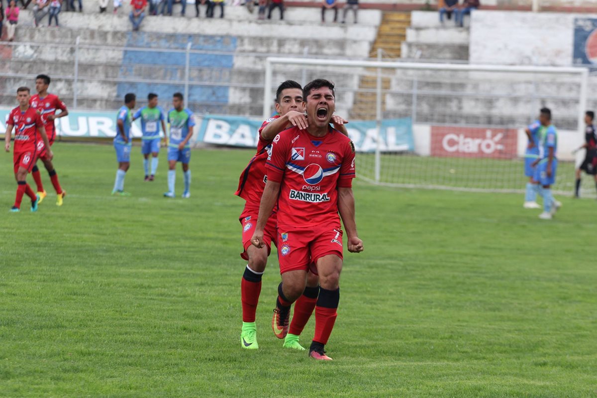 El jugador fue el máximo artillero del torneo anterior en la categoría Sub 20, donde Xelajú fue subcampeón. (Foto Prensa Libre: Raúl Juárez)