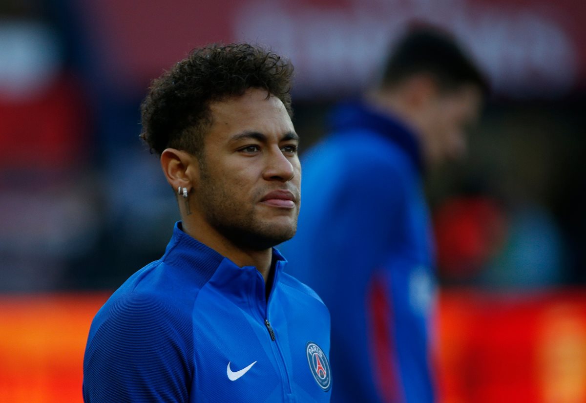 Neymar, estrella del PSG, está en recuperación. (Foto Prensa Libre: AFP)