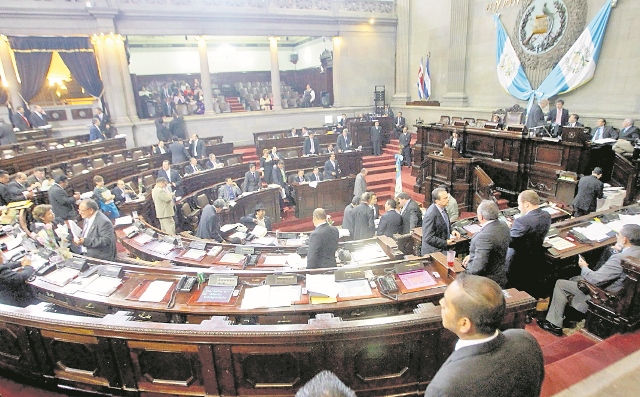 Ministros y otros empleados públicos que no acudan a a citaciones de diputados ya no serán sancionados con prisión. (Foto Prensa Libre: Hemeroteca PL).