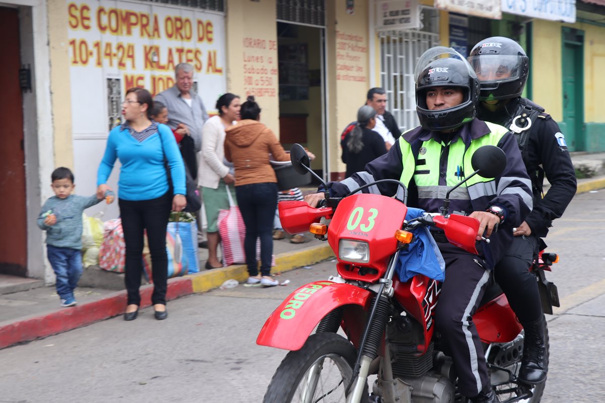 Los patrullajes se hacen conjuntos entre PMT y PNC.(Foto Prensa Libre: Whitmer Barrera)