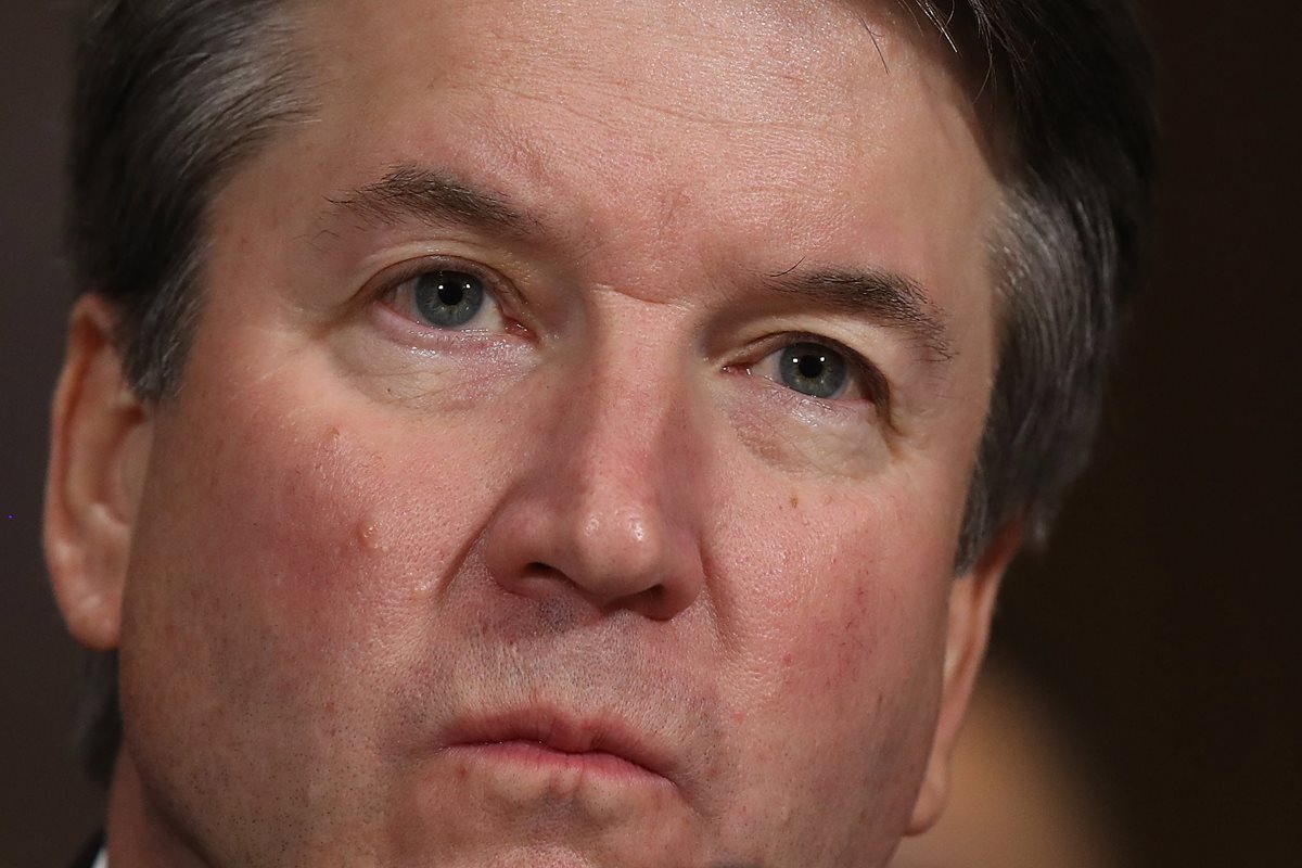 Brett Kavanaugh, el nominado por el presidente de EE.UU., Donald Trump, para el Tribunal Supremo, testifica ante la audiencia del Comité Judicial del Senado. (Foto Prensa Libre: EFE)