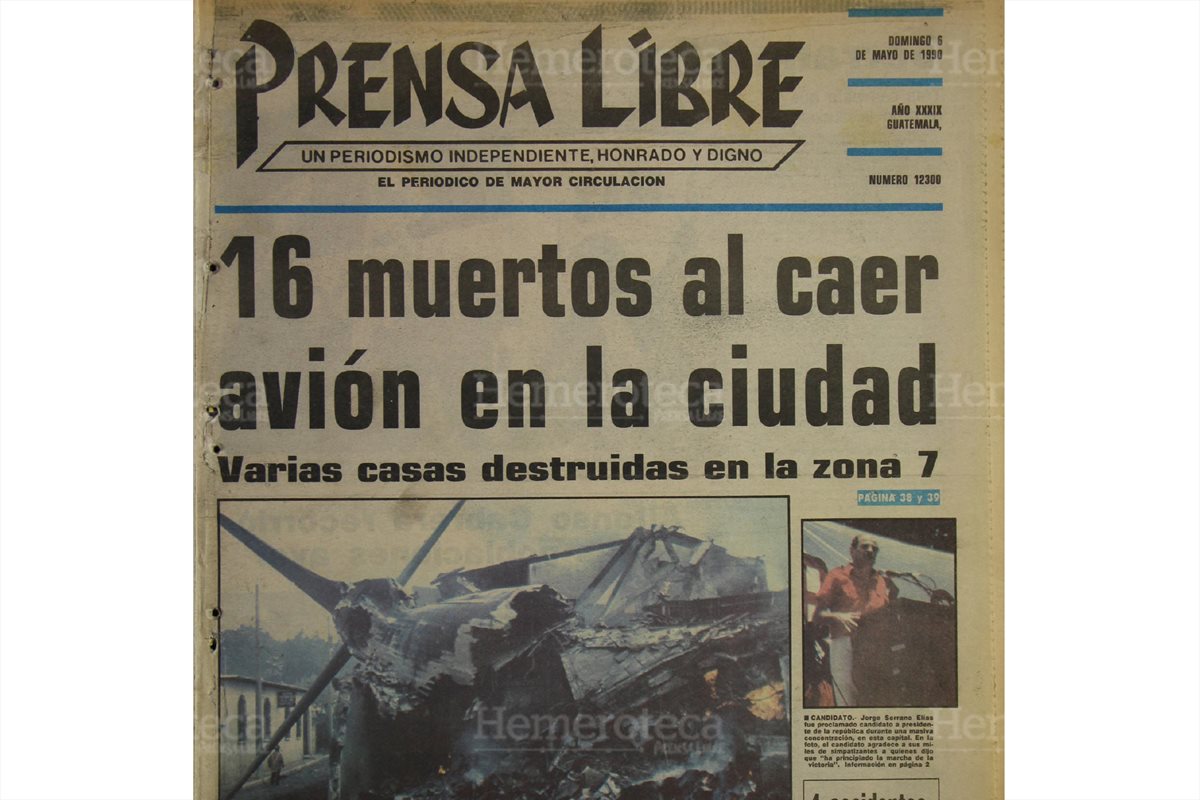 Portada del 6/05/1990 restos del avio?n DC-6, de la empresa Aerial Transit Company, incrustado y ardiendo todavi?a, en una casa de la la coloinia Monserrat. (Foto: Hemeroteca PL)