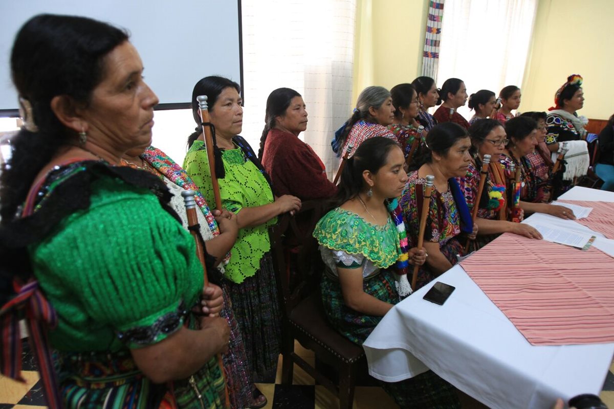 Comadronas denuncian agresiones y discriminación. (Foto Prensa Libre: Esbin García).