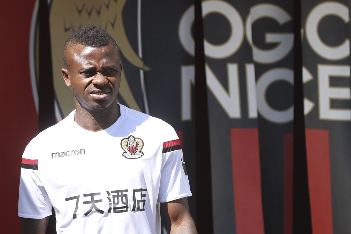 Jean Michael Seri en el entrenamiento de este lunes con el Niza en el estadio Allianz Riviera. (Foto Prensa Libre: AFP)