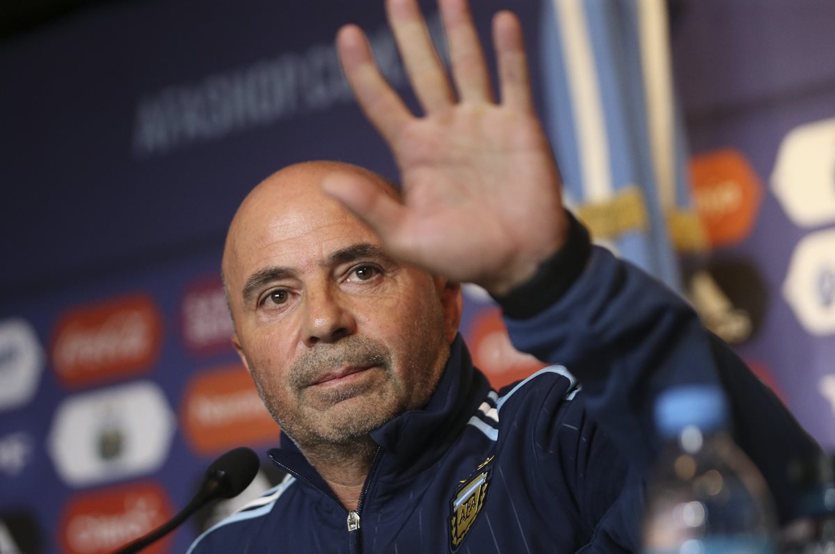 Jorge Sampaoli ha viajado a Australia donde debutará al mando de Argentina en un amistoso contra Brasil. (Foto Prensa Libre: EFE)