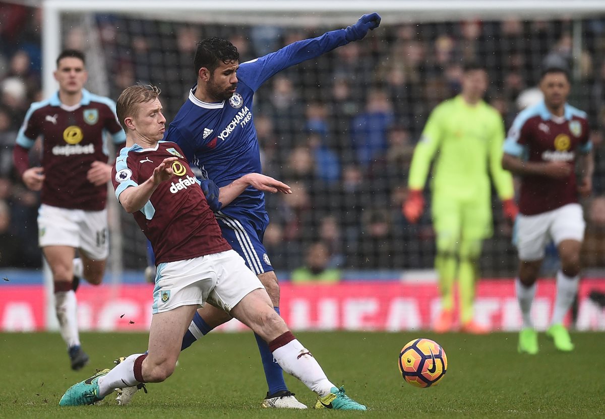 El entrenador Antonio Conte es optimista sobre la continuidad en el Chelsea de su atacante hispano-brasileño Diego Costa. (Foto Prensa Libre: AFP)