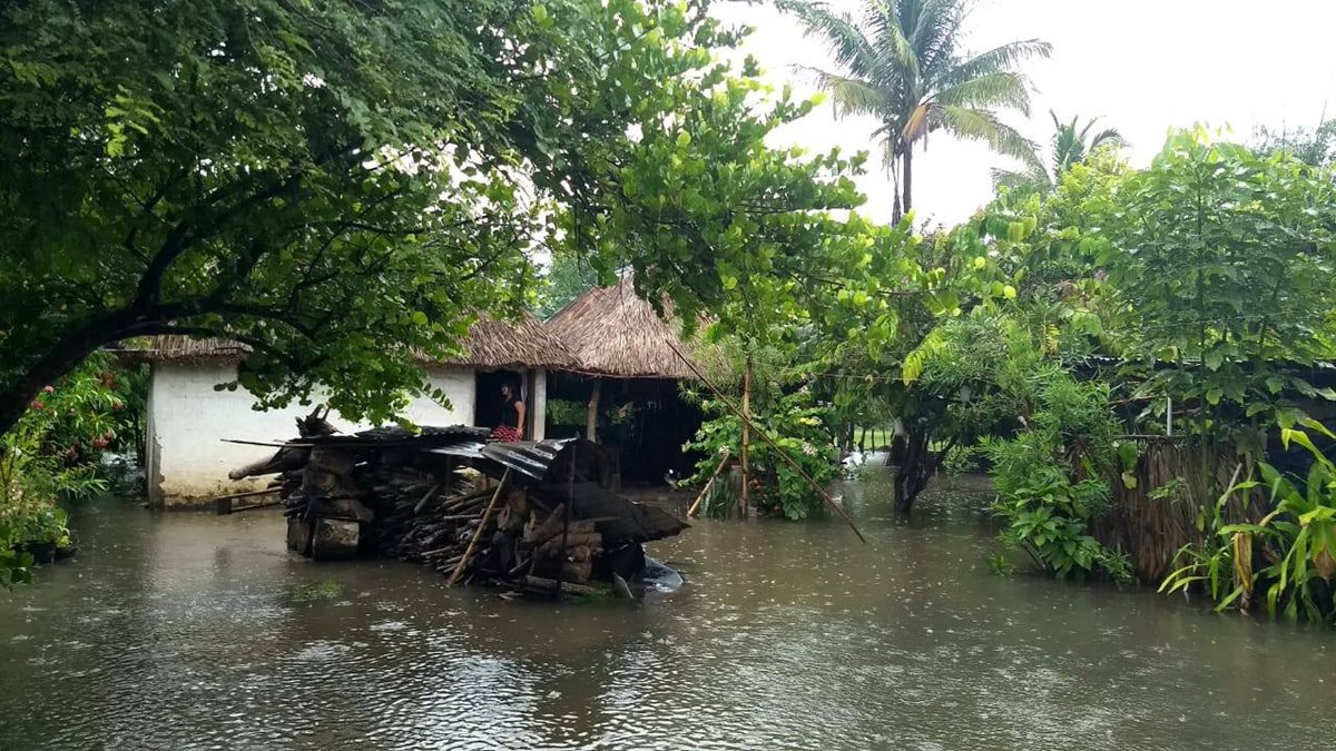 Una comunidad inundada en Iztapa, Escuintla. (Foto Prensa Libre: Hemeroteca PL)