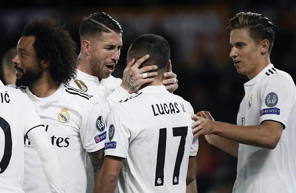 Sergio Ramos festeja con Lucas Vázquez, en Roma. (Foto Prensa Libre: AFP)