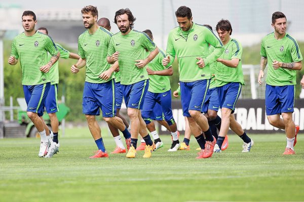 Los Juventus se entrenaron está mañana en el Centro de entrenamiento en Vinovo previo al duelo contra el Real Madrid. (Foto Prensa Libre: AFP).