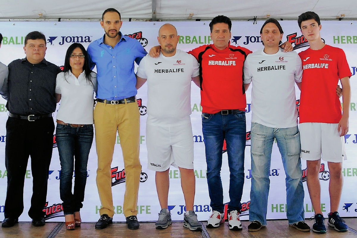 El convenio comercial entre Futeca, Joma y Herbalife fue oficializado en conferencia de prensa, en Futeca zona 14. (Foto Prensa Libre: Carlos Vicente)