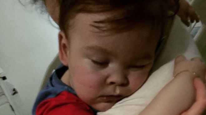 Alfie Evans ha estado hospitalizado desde 2016 cuando le fue detectada una enfermedad cerebral para la que no se le ha encontrado cura. KATE JAMES