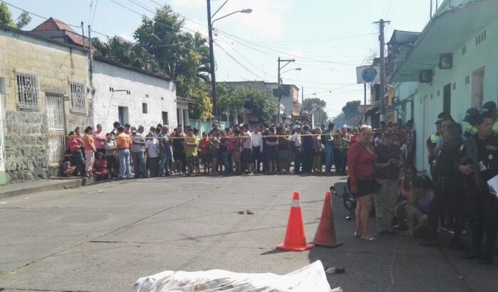 Lugar donde fue ultimado Juan Carlos Solórzano, en Santa Lucía Cotzumalguapa. (Foto Prensa Libre: Enrique Paredes).