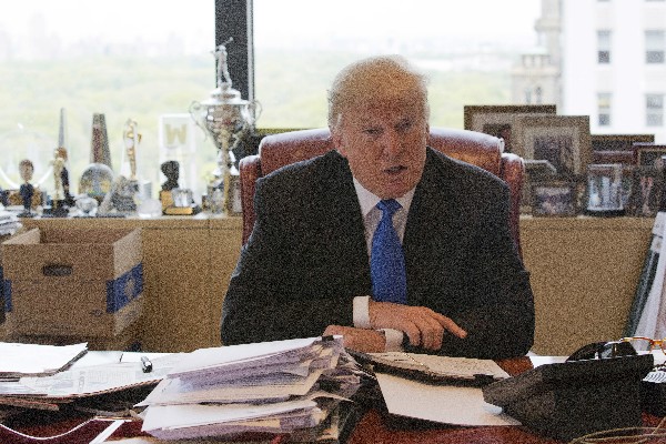 Donald Trump habla durante una entrevista Ccon AP. (Foto Prensa Libre:AP).