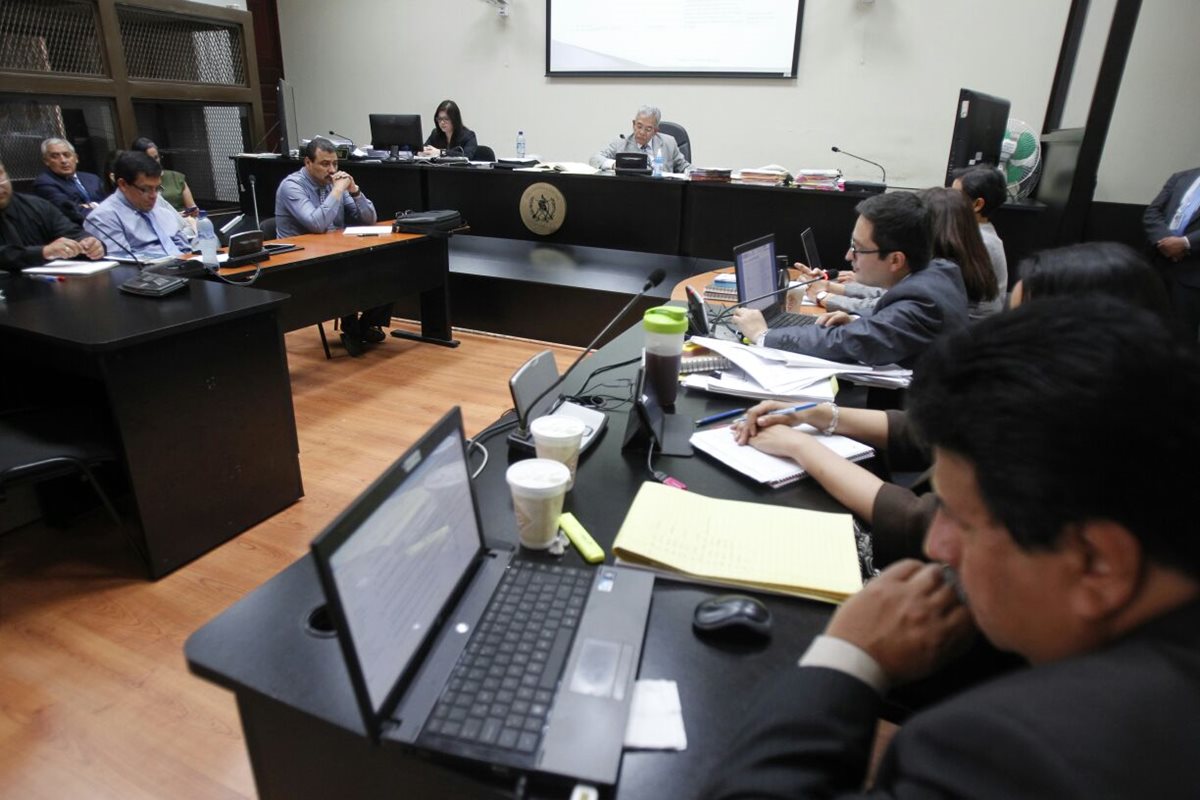 El Ministerio Público realizaba la acusación cuando la audiencia fue suspendida. (Foto Prensa Libre: Paulo Raquec)